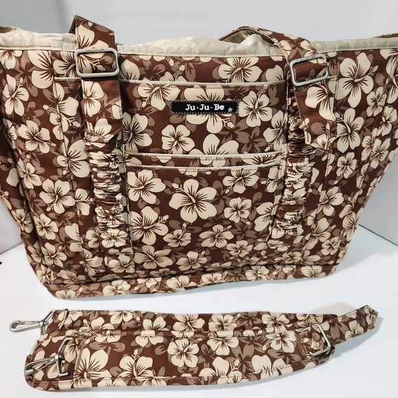 JU-JU-BE Oversized Neutral Hibiscus Print Diaper Bag with Shoulder Strap - Picture 3 of 16